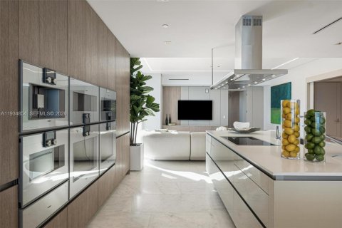 Condominio en venta en Sunny Isles Beach, Florida, 5 dormitorios, 302.12 m2 № 1993522 - foto 28