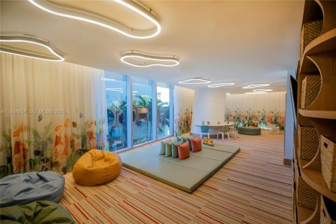 Condominio en venta en Sunny Isles Beach, Florida, 5 dormitorios, 302.12 m2 № 1993522 - foto 13