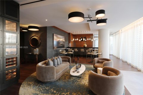 Condominio en venta en Sunny Isles Beach, Florida, 5 dormitorios, 302.12 m2 № 1993522 - foto 25