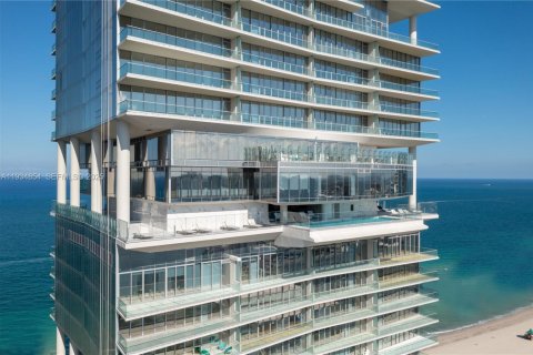 Condominio en venta en Sunny Isles Beach, Florida, 5 dormitorios, 302.12 m2 № 1993522 - foto 27