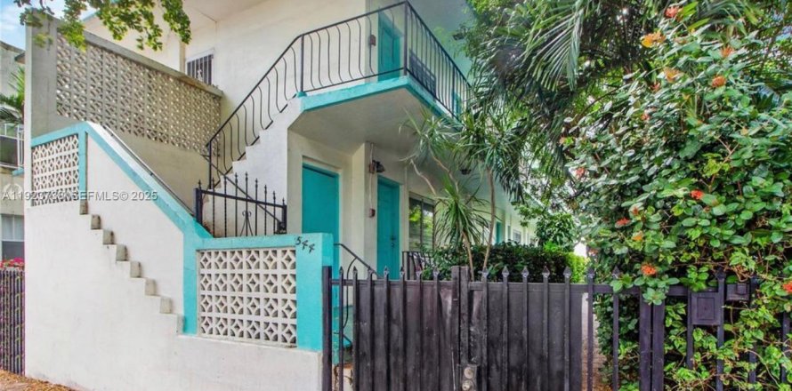 Студия в кондо в Майами-Бич, Флорида № 1982115