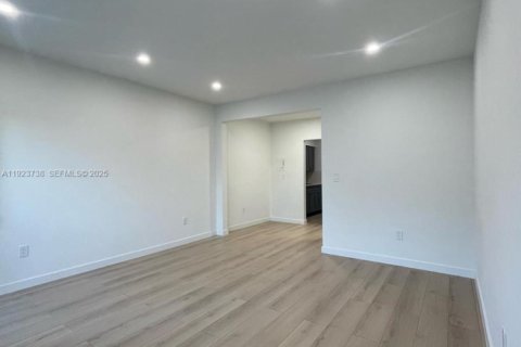 Купить кондоминиум в Майами-Бич, Флорида № 1982115 - фото 2