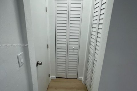 Купить кондоминиум в Майами-Бич, Флорида № 1982115 - фото 8