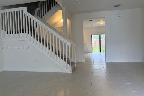 Townhouse in Miami-Dade, Florida 3 bedrooms, 149.76 sq.m. № 1862531 - photo 5