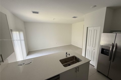 Townhouse in Miami-Dade, Florida 3 bedrooms, 149.76 sq.m. № 1862531 - photo 13