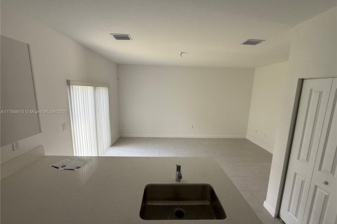 Townhouse in Miami-Dade, Florida 3 bedrooms, 149.76 sq.m. № 1862531 - photo 12