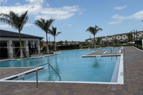 Townhouse in Miami-Dade, Florida 3 bedrooms, 149.76 sq.m. № 1862531 - photo 25