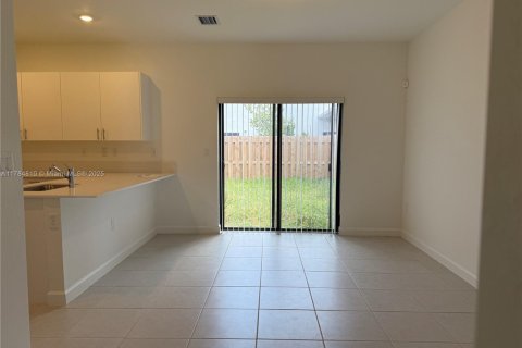 Townhouse in Miami-Dade, Florida 3 bedrooms, 149.76 sq.m. № 1862531 - photo 10