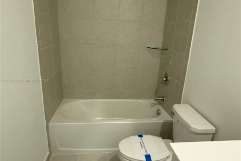 Townhouse in Miami-Dade, Florida 3 bedrooms, 149.76 sq.m. № 1862531 - photo 21