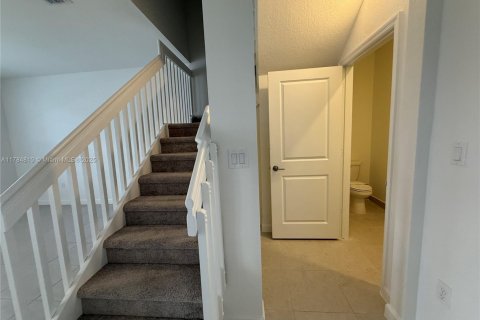 Townhouse in Miami-Dade, Florida 3 bedrooms, 149.76 sq.m. № 1862531 - photo 7