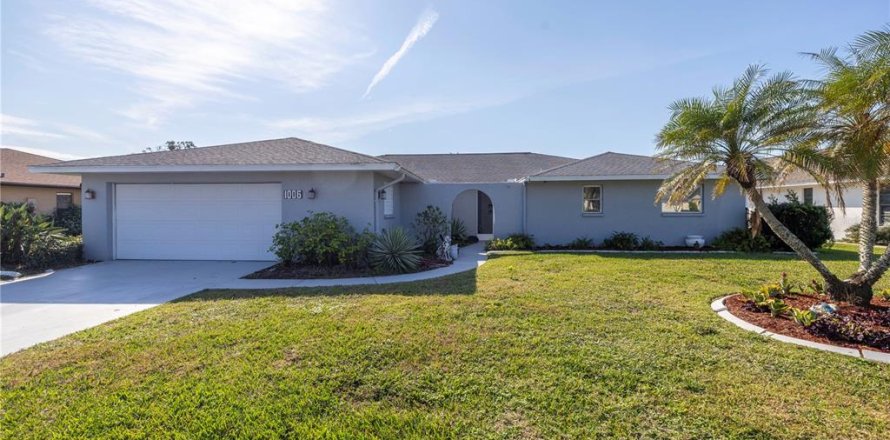House in Venice, Florida 3 bedrooms, 191.19 sq.m. № 1545900