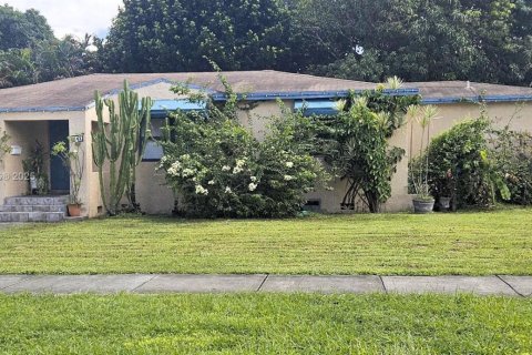 Casa en venta en Miami, Florida, 3 dormitorios, 139.91 m2 № 2088757 - foto 1