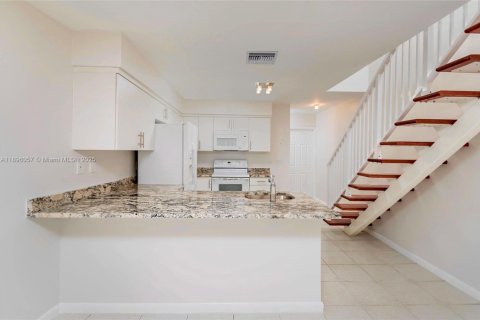 Touwnhouse à louer à Palmetto Bay, Floride: 2 chambres, 103.12 m2 № 1949937 - photo 2