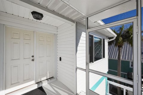 Casa en venta en Hernando Beach, Florida, 2 dormitorios, 122.82 m2 № 2128476 - foto 6