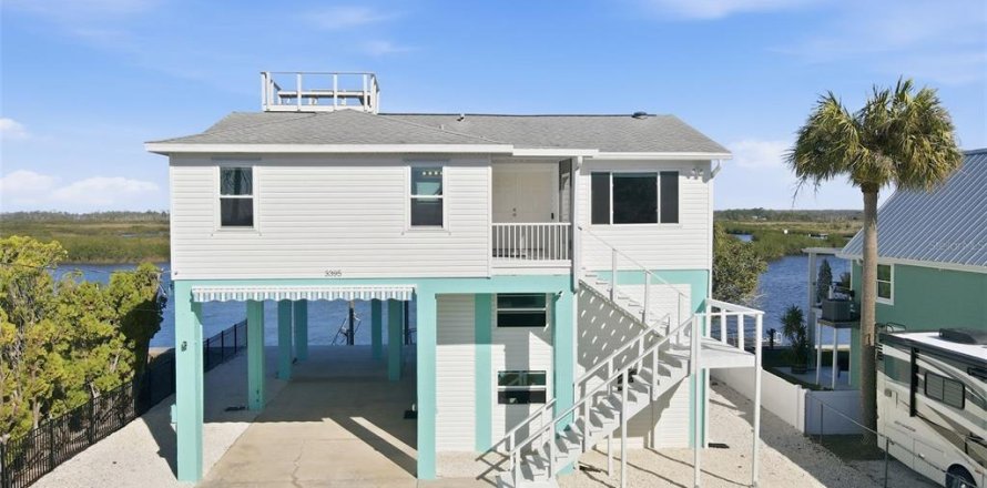 Casa en Hernando Beach, Florida 2 dormitorios, 122.82 m2 № 2128476