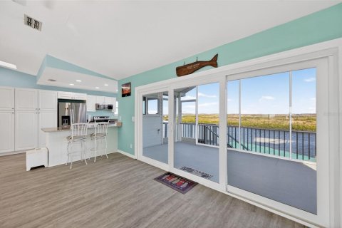 Casa en venta en Hernando Beach, Florida, 2 dormitorios, 122.82 m2 № 2128476 - foto 13