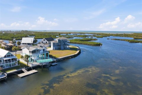 Casa en venta en Hernando Beach, Florida, 2 dormitorios, 122.82 m2 № 2128476 - foto 4