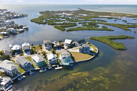 Casa en venta en Hernando Beach, Florida, 2 dormitorios, 122.82 m2 № 2128476 - foto 2