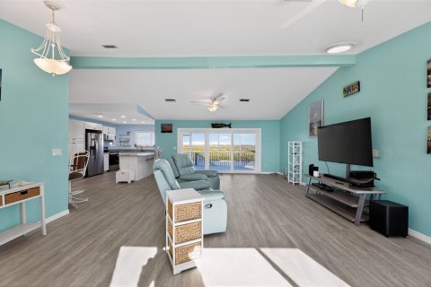 Casa en venta en Hernando Beach, Florida, 2 dormitorios, 122.82 m2 № 2128476 - foto 9
