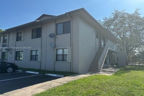 Copropriété à louer à Miami, Floride: 2 chambres, 69.68 m2 № 1896889 - photo 1