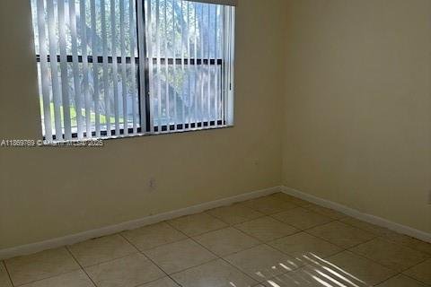 Copropriété à louer à Miami, Floride: 2 chambres, 69.68 m2 № 1896889 - photo 11