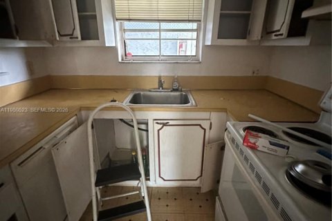 Condo in North Miami, Florida, 1 bedroom № 2005958 - photo 5