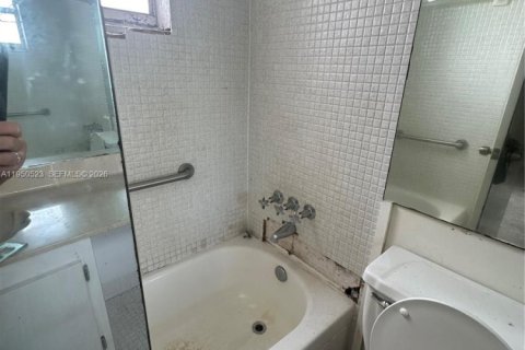 Condo in North Miami, Florida, 1 bedroom № 2005958 - photo 12