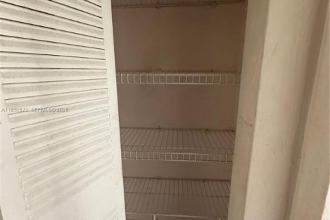 Condo in North Miami, Florida, 1 bedroom № 2005958 - photo 8