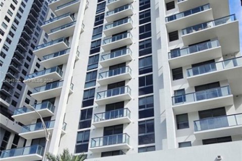 Снять в аренду кондоминиум в Майами, Флорида 1 спальня, 60.39м2, № 2005396 - фото 2