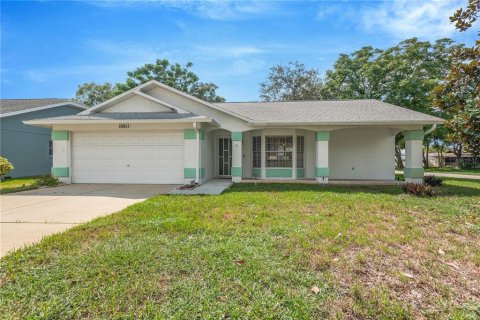 House in Port Richey, Florida 2 bedrooms, 136.57 sq.m. № 2330295
