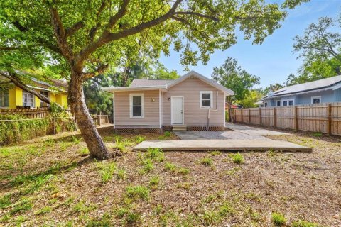 House in Saint Petersburg, Florida 3 bedrooms, 98.1 sq.m. № 1651584 - photo 13