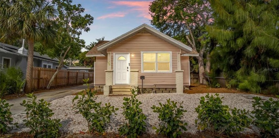 Villa ou maison à Saint Petersburg, Floride 3 chambres, 98.1 m2 № 1651584