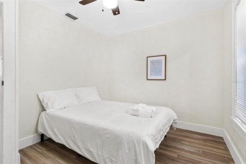 House in Saint Petersburg, Florida 3 bedrooms, 98.1 sq.m. № 1651584 - photo 11