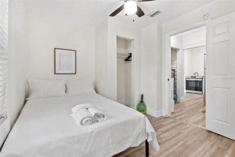 House in Saint Petersburg, Florida 3 bedrooms, 98.1 sq.m. № 1651584 - photo 8