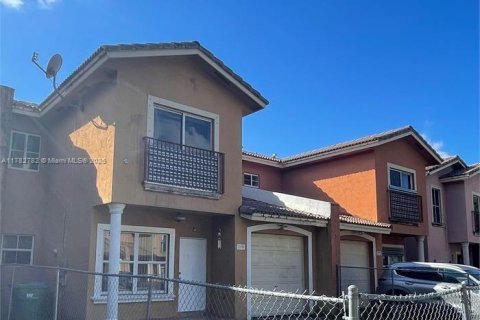 Adosado en alquiler en Florida City, Florida, 4 dormitorios, 167.13 m2 № 1937720 - foto 1