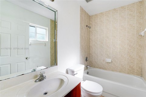 Снять в аренду таунхаус в Флорида-Сити, Флорида 4 спальни, 167.13м2, № 1937720 - фото 10