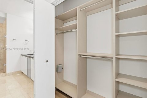 Copropriété à louer à North Bay Village, Floride: 2 chambres, 161.19 m2 № 2244861 - photo 22