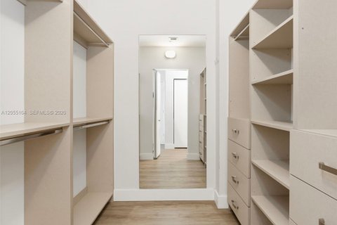 Copropriété à louer à North Bay Village, Floride: 2 chambres, 161.19 m2 № 2244861 - photo 21
