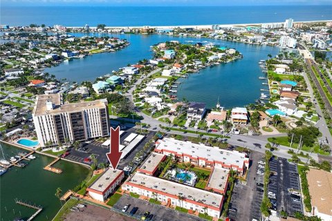 Condo in Treasure Island, Florida, 2 bedrooms № 2362343