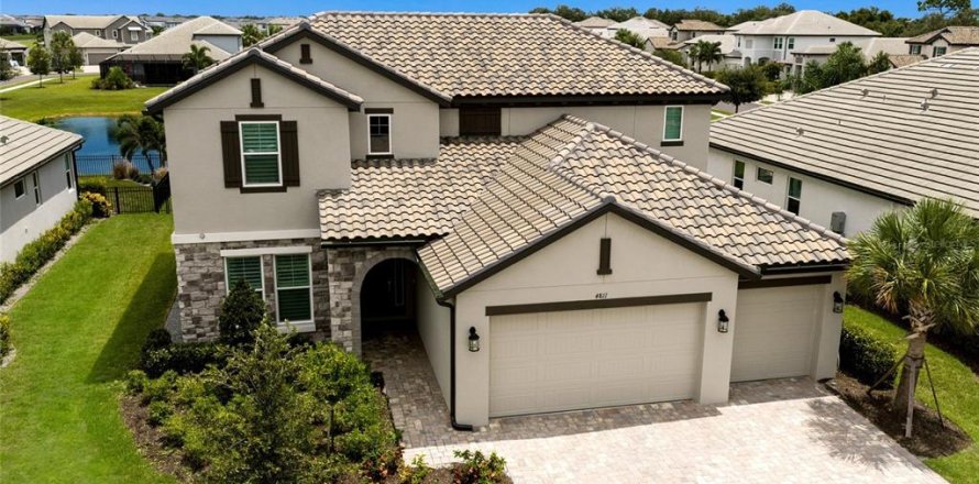 House in Bradenton, Florida 4 bedrooms, 343.46 sq.m. № 2312755