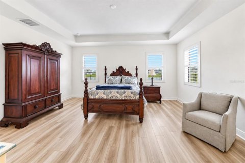 House in Bradenton, Florida 4 bedrooms, 343.46 sq.m. № 2312755 - photo 23