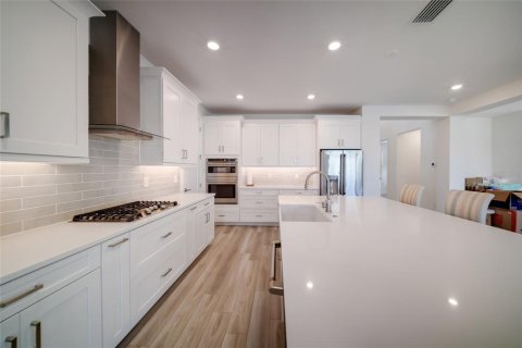 House in Bradenton, Florida 4 bedrooms, 343.46 sq.m. № 2312755 - photo 14