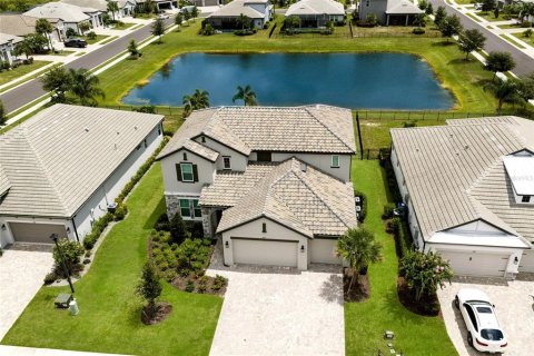 House in Bradenton, Florida 4 bedrooms, 343.46 sq.m. № 2312755 - photo 5