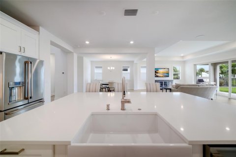 House in Bradenton, Florida 4 bedrooms, 343.46 sq.m. № 2312755 - photo 17