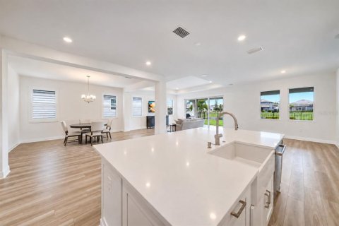 House in Bradenton, Florida 4 bedrooms, 343.46 sq.m. № 2312755 - photo 18