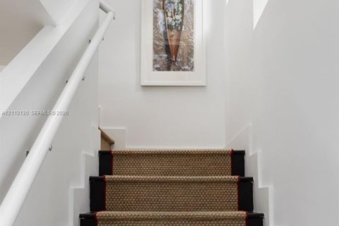 Adosado en venta en Miami, Florida, 4 dormitorios, 267.65 m2 № 2434209 - foto 19