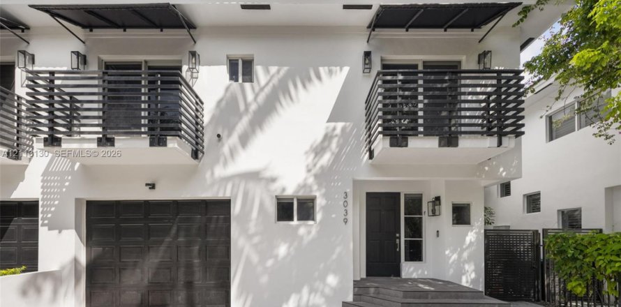 Adosado en Miami, Florida 4 dormitorios, 267.65 m2 № 2434209
