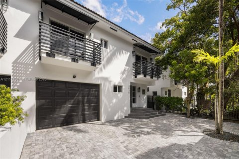 Adosado en venta en Miami, Florida, 4 dormitorios, 267.65 m2 № 2434209 - foto 3