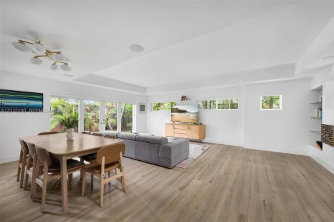 Adosado en venta en Miami, Florida, 4 dormitorios, 267.65 m2 № 2434209 - foto 16