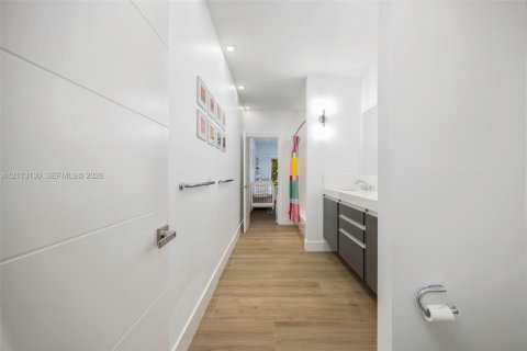 Adosado en venta en Miami, Florida, 4 dormitorios, 267.65 m2 № 2434209 - foto 27